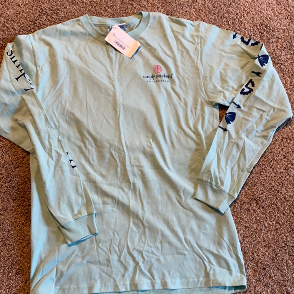 NWT Simply  Southern long sleeve tshirt. Size Medium.